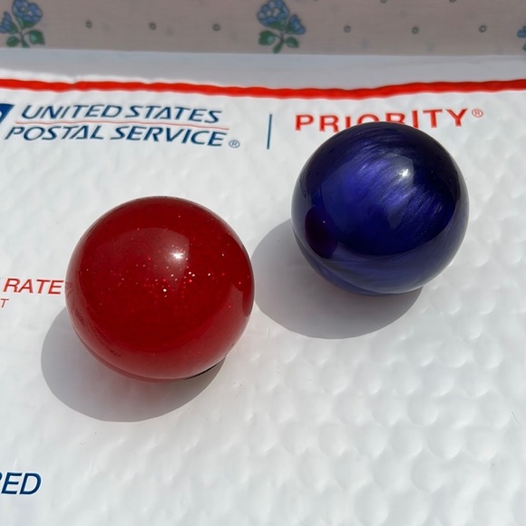 Resin Shifter Knobs‎ Red Sparkle & Blue Swirl Universal Car Accessory EUC - Picture 1 of 11